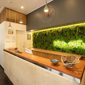 https://hotel-five.italymilanhotels.net